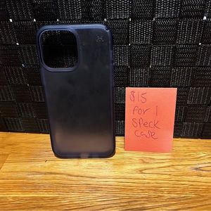 1 speck case in good condition